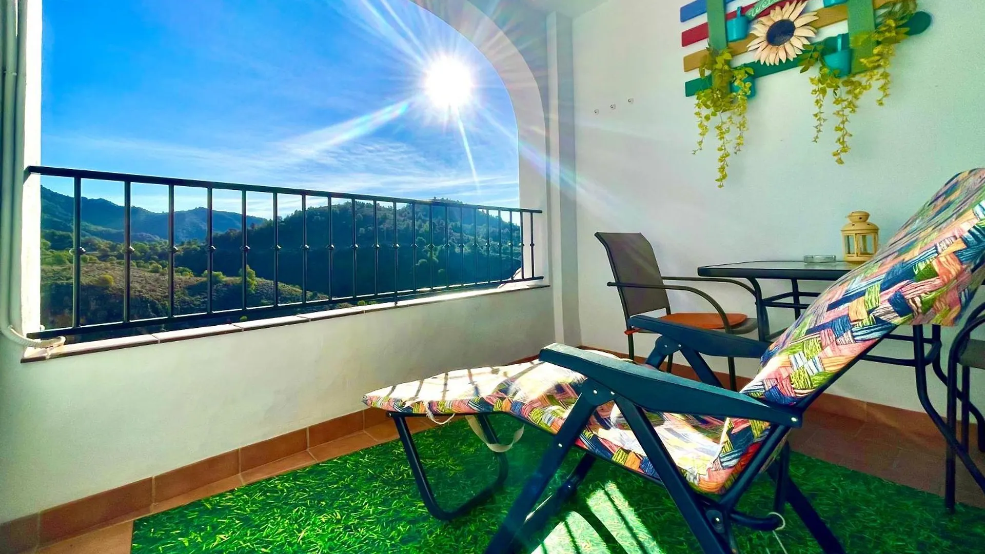 Apartamentos Axarquia , Frigiliana, Terraza Privada Con Vistas A La Montana Rio Y Al Mar Фрихилиана