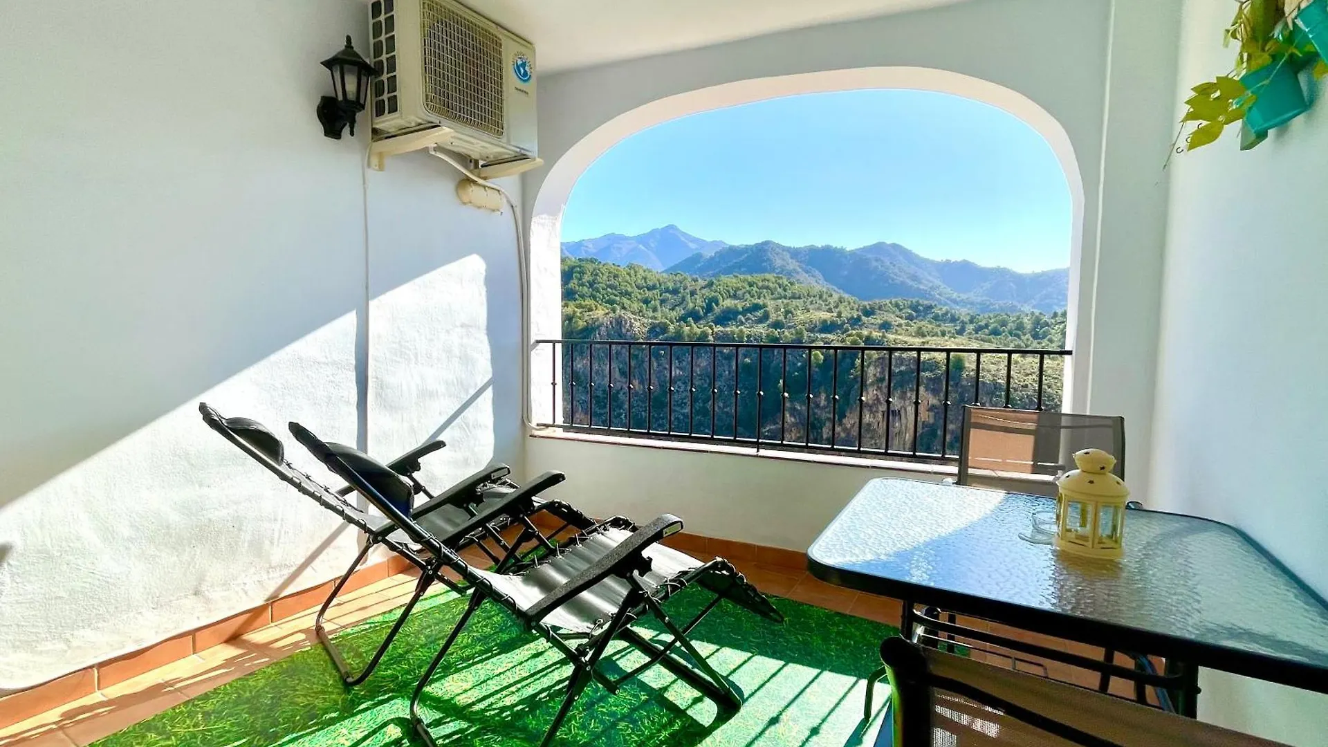 Apartamentos Axarquia , Frigiliana, Terraza Privada Con Vistas A La Montana Rio Y Al Mar