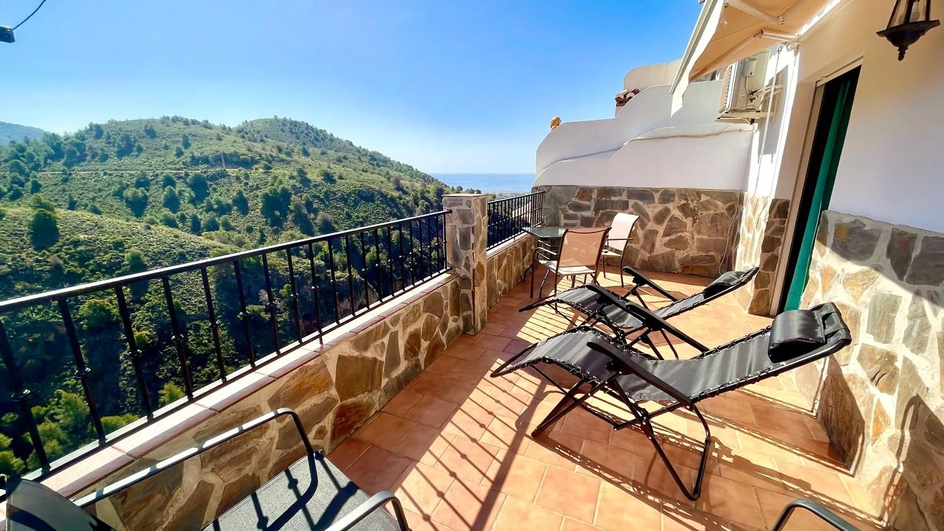Apartamentos Axarquia , Frigiliana, Terraza Privada Con Vistas A La Montana Rio Y Al Mar