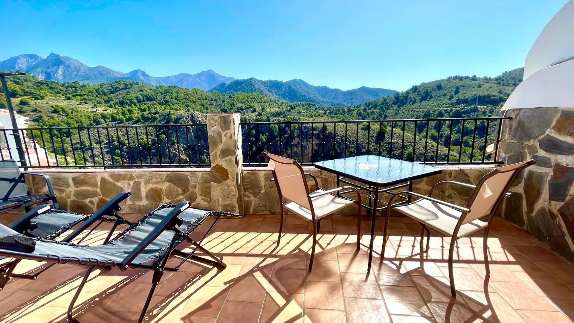 Apartamentos Axarquia , Frigiliana, Terraza Privada Con Vistas A La Montana Rio Y Al Mar 0*, Frigiliana