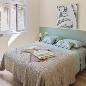 cozy-new-apartment-in-old-town-blanes.catalonia-hotels.com/