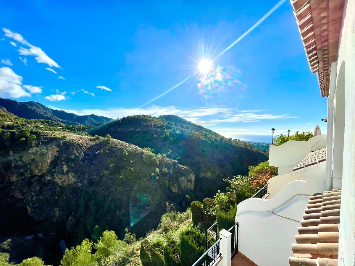 Apartamentos Axarquia , Frigiliana, Terraza Privada Con Vistas A La Montana Rio Y Al Mar Apartment