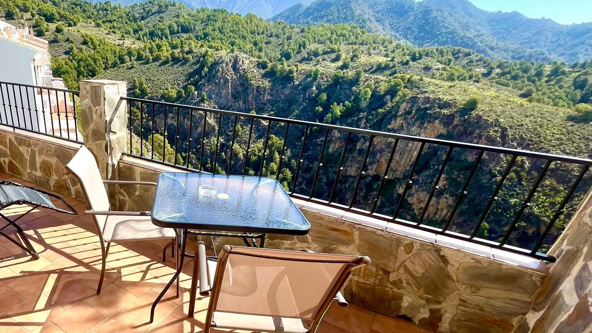 Apartamentos Axarquia , Frigiliana, Terraza Privada Con Vistas A La Montana Rio Y Al Mar Spain