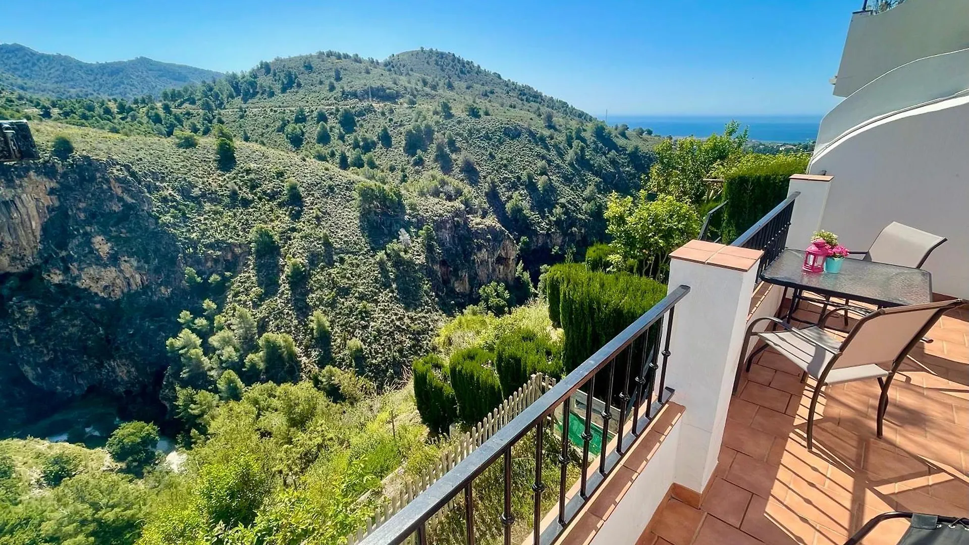 Apartamentos Axarquia , Frigiliana, Terraza Privada Con Vistas A La Montana Rio Y Al Mar Frigiliana