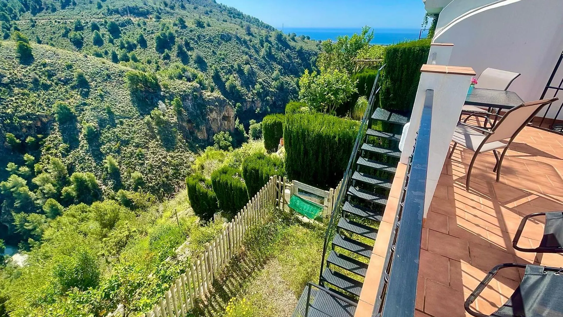 Apartamentos Axarquia , Frigiliana, Terraza Privada Con Vistas A La Montana Rio Y Al Mar