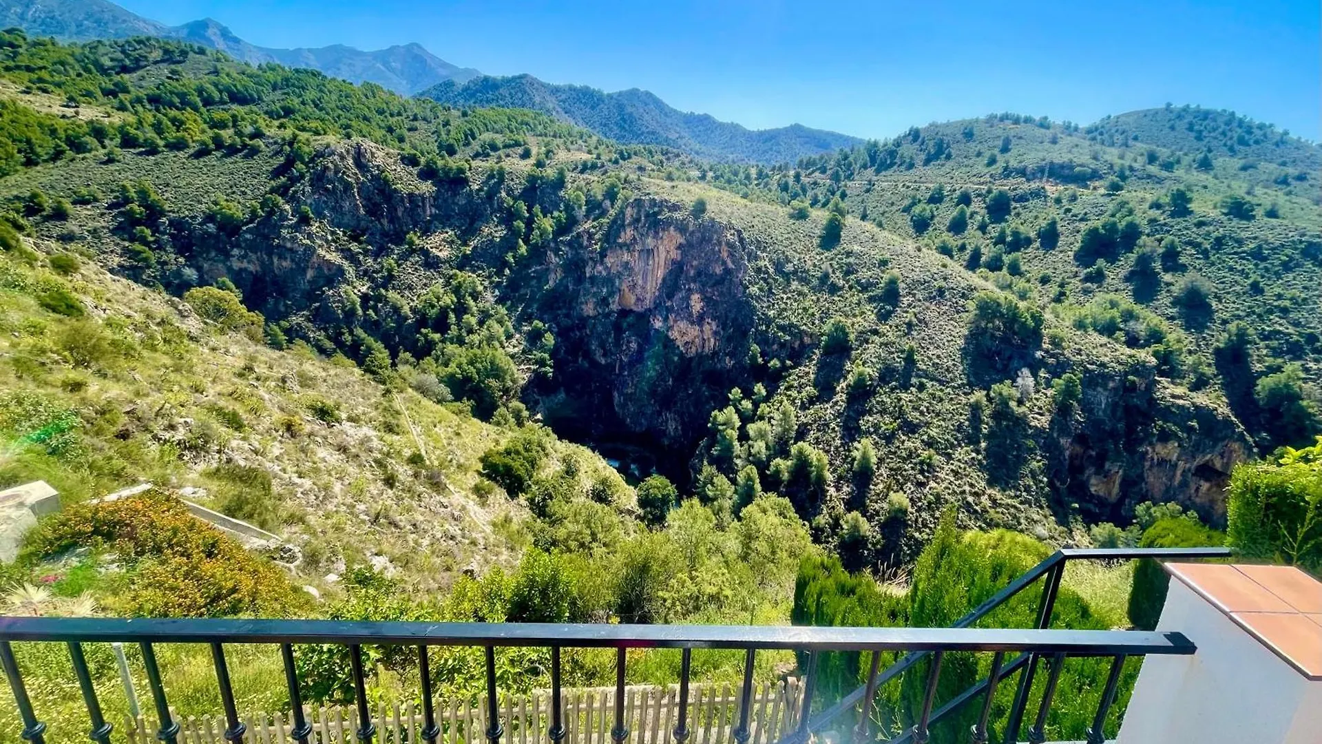 Apartamentos Axarquia , Frigiliana, Terraza Privada Con Vistas A La Montana Rio Y Al Mar Spain